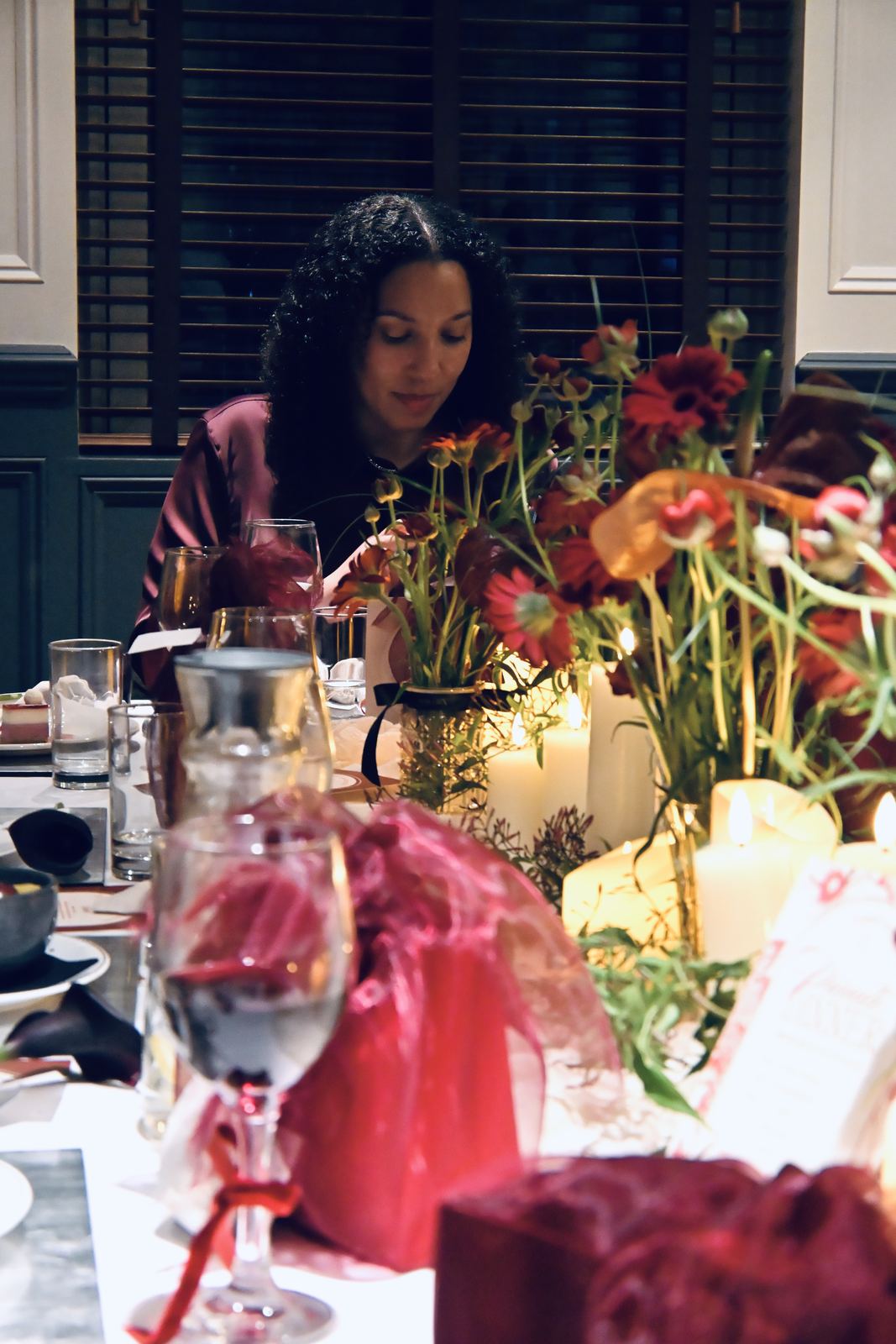 Dinner table arrangement